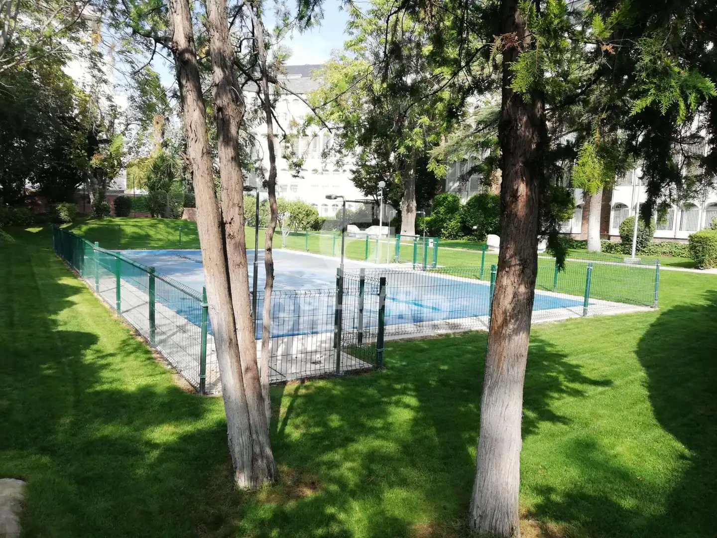 Piscina de Pis en venda en Madrid amb Calefacció, Jardí privat i Traster