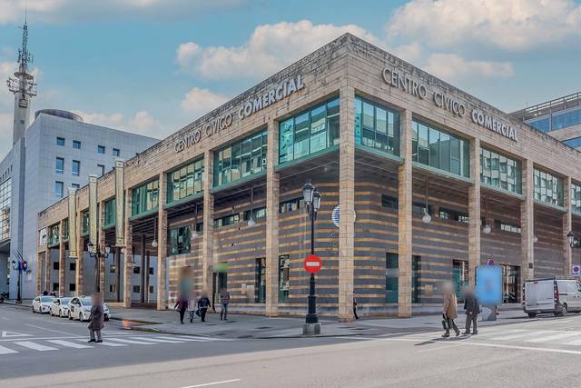 Local comercial en Venta en C/ Comandante Caballero en Llamaquique