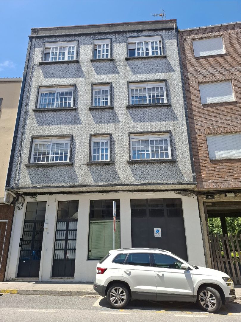 Vista exterior de Edificio en venta en Ordes
