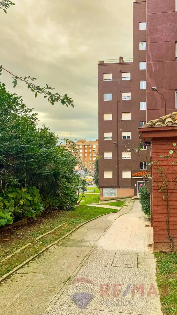 Vista exterior de Pis de lloguer en Santander amb Calefacció, Jardí privat i Terrassa