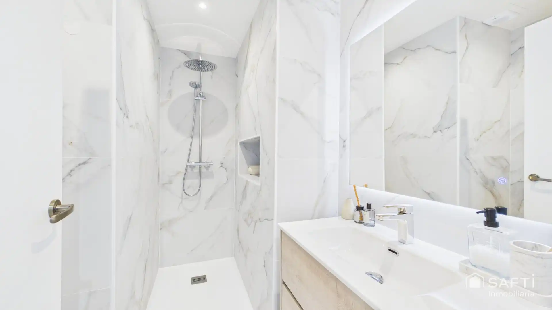 Baño de Piso en venta en Calvià con Aire acondicionado