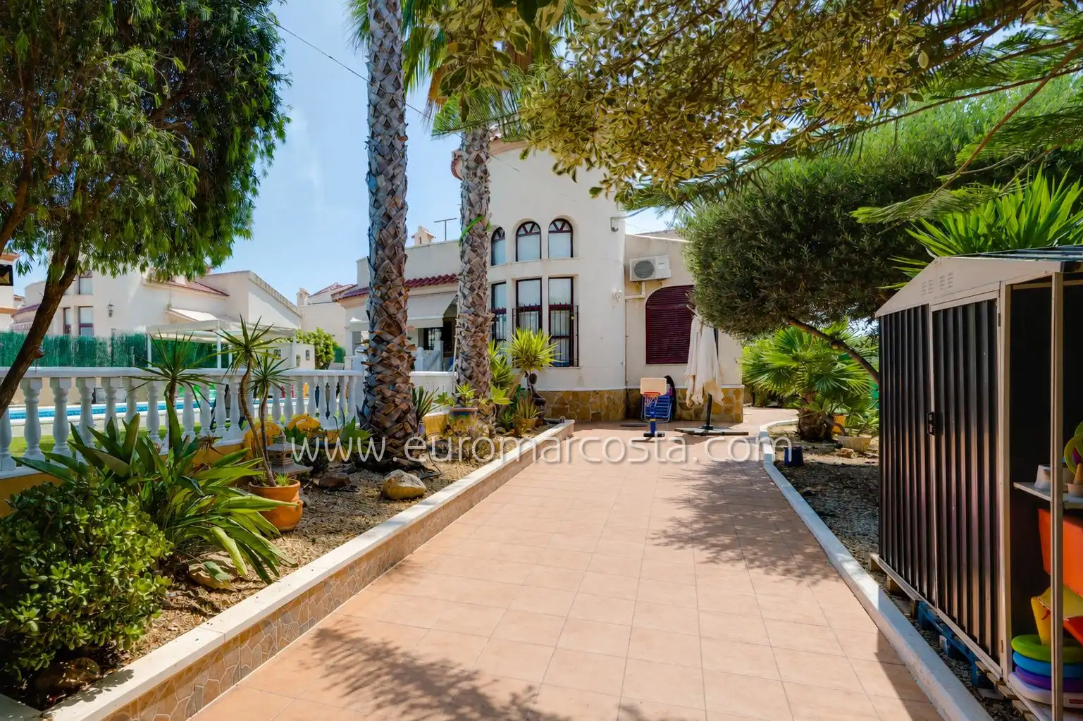 Chalet con piscina en venta en Calle José Carreras, imagen 4
