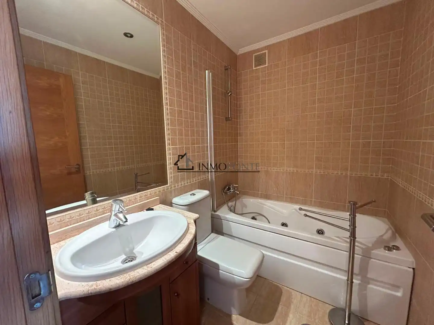 Bany de Apartament en venda en Pontevedra Capital  amb Calefacció i Traster