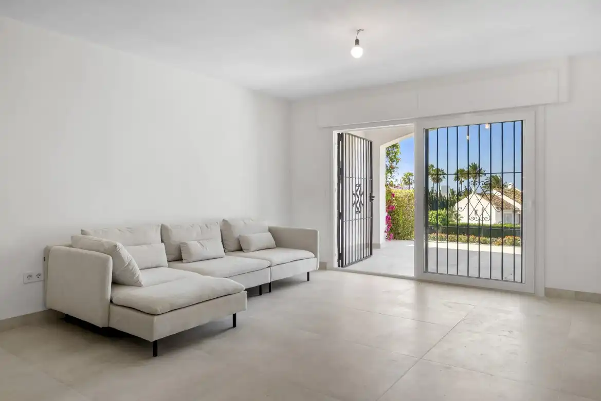 Sala de estar de Planta baja en venta en Marbella con Aire acondicionado, Calefacción y Terraza