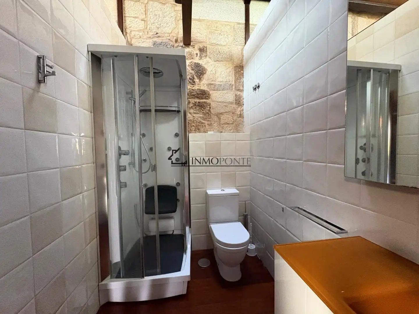 Bany de Casa o xalet en venda en Pontevedra Capital  amb Jardí privat