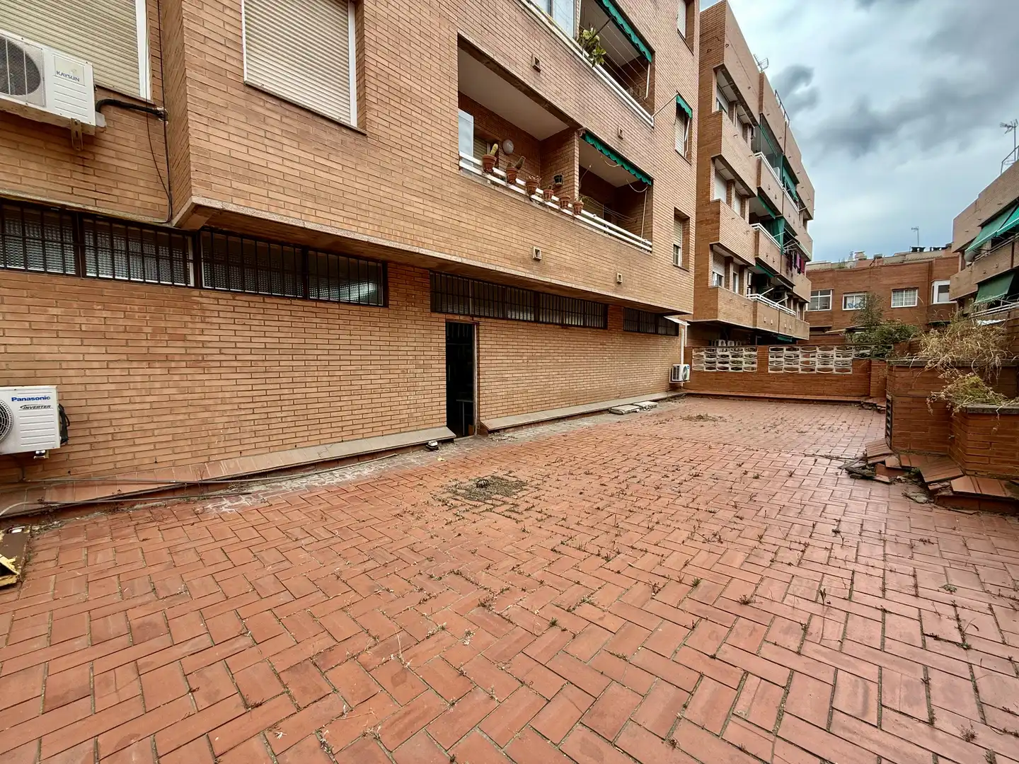 Parking de Local en venta en Cornellà de Llobregat