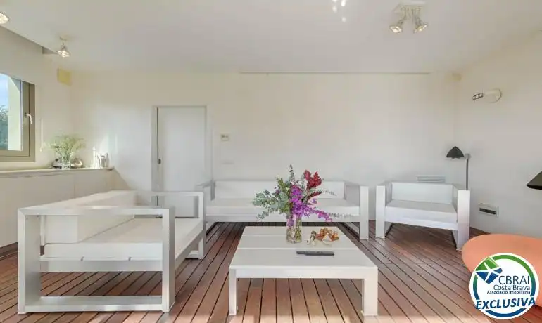 Sala d'estar de Casa o xalet en venda en La Jonquera amb Aire condicionat, Calefacció i Jardí privat