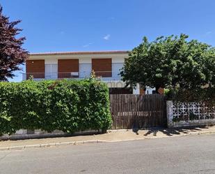 Vista exterior de Casa o xalet en venda en Chozas de Abajo amb Calefacció i Terrassa