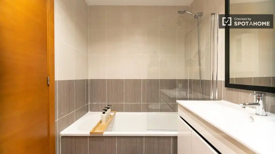 Appartamento con terrazza in affitto a Quatre Carreres, imagen 10