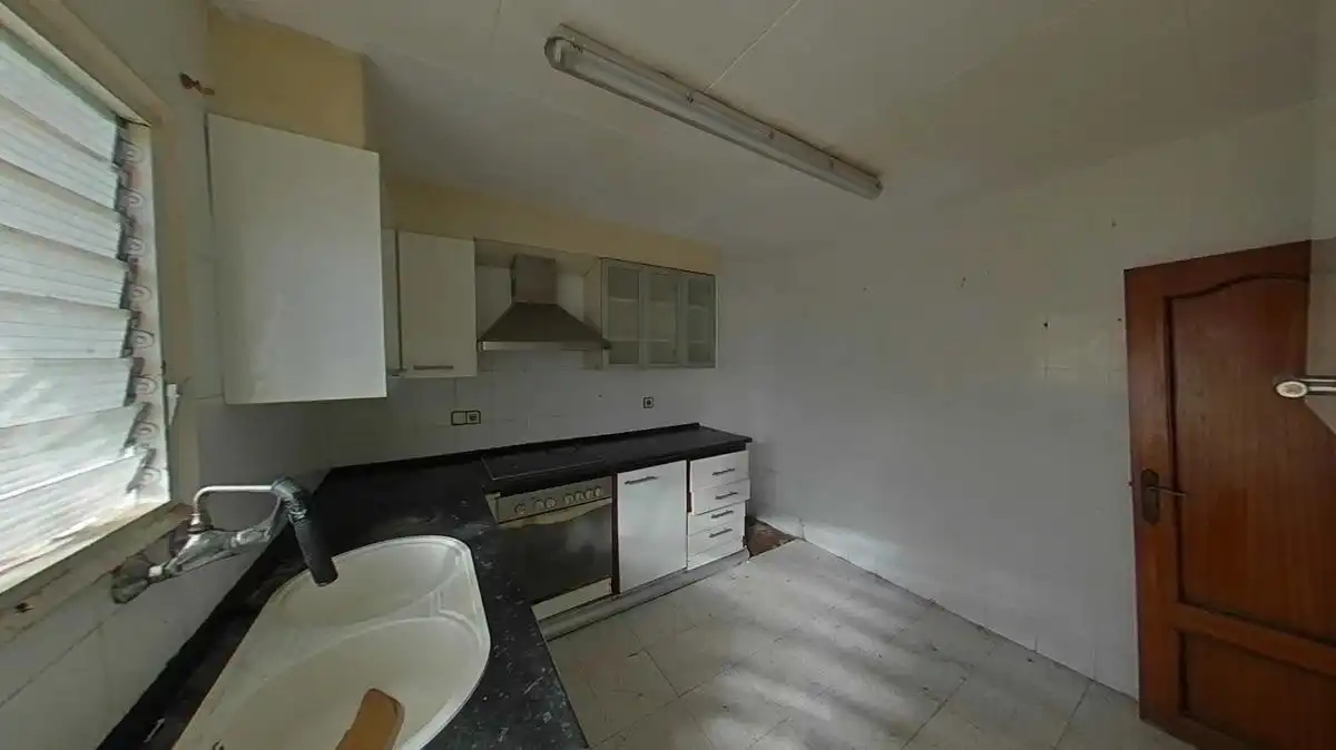 Cuina de Casa adosada en venda en Montgat amb Jardí privat i Traster