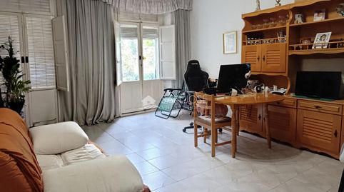 SE VENDE CASA DE TRES PLANTAS CON NEGOCIO O FUTURO GARAJE