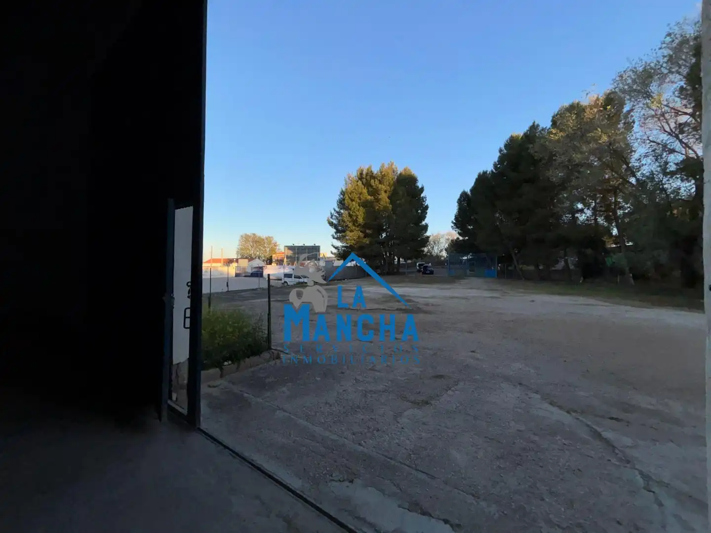 Parkplatz von Fabrikhallen zum Verkauf in Albacete