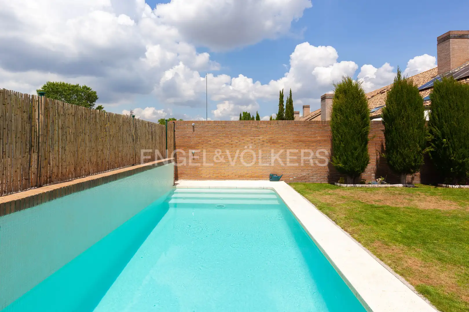Piscina de Casa o xalet de lloguer en Pozuelo de Alarcón amb Aire condicionat, Calefacció i Jardí privat