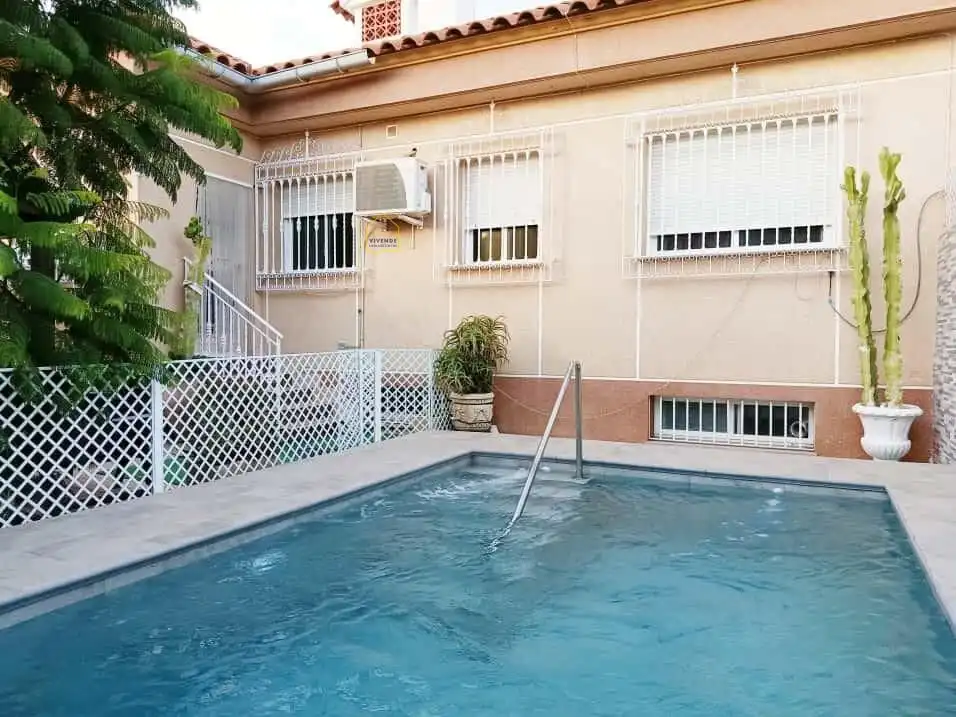 Houses for sale in Escucha