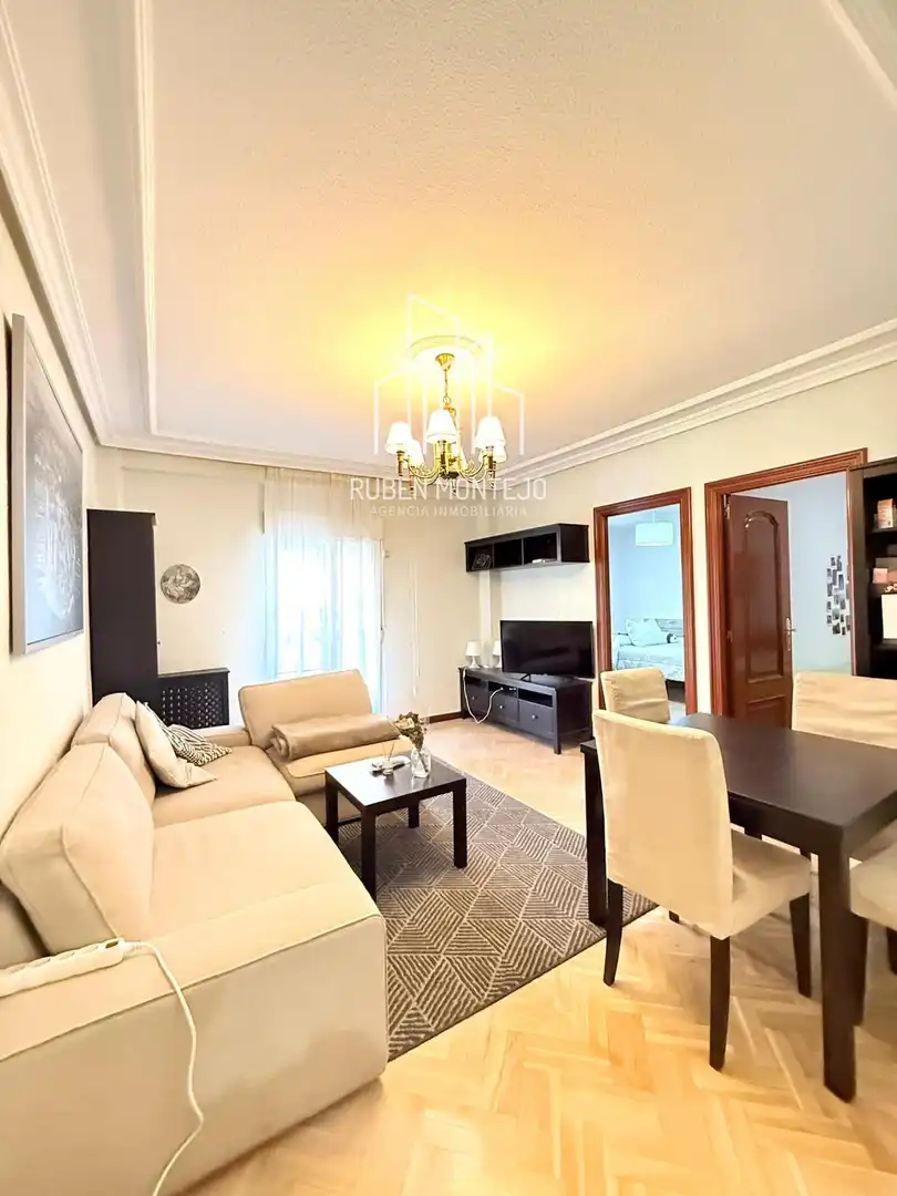 Living room of Flat for rent in Salamanca  with Heating, Terrace and Furnished