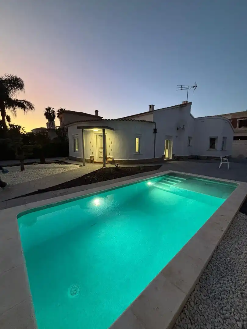 Piscina de Casa o xalet de lloguer en Dénia amb Aire condicionat, Calefacció i Jardí privat