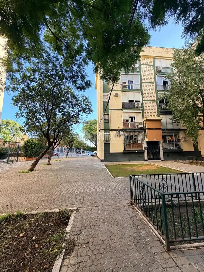 Vista exterior de Piso en venta en Sevilla con Calefacción