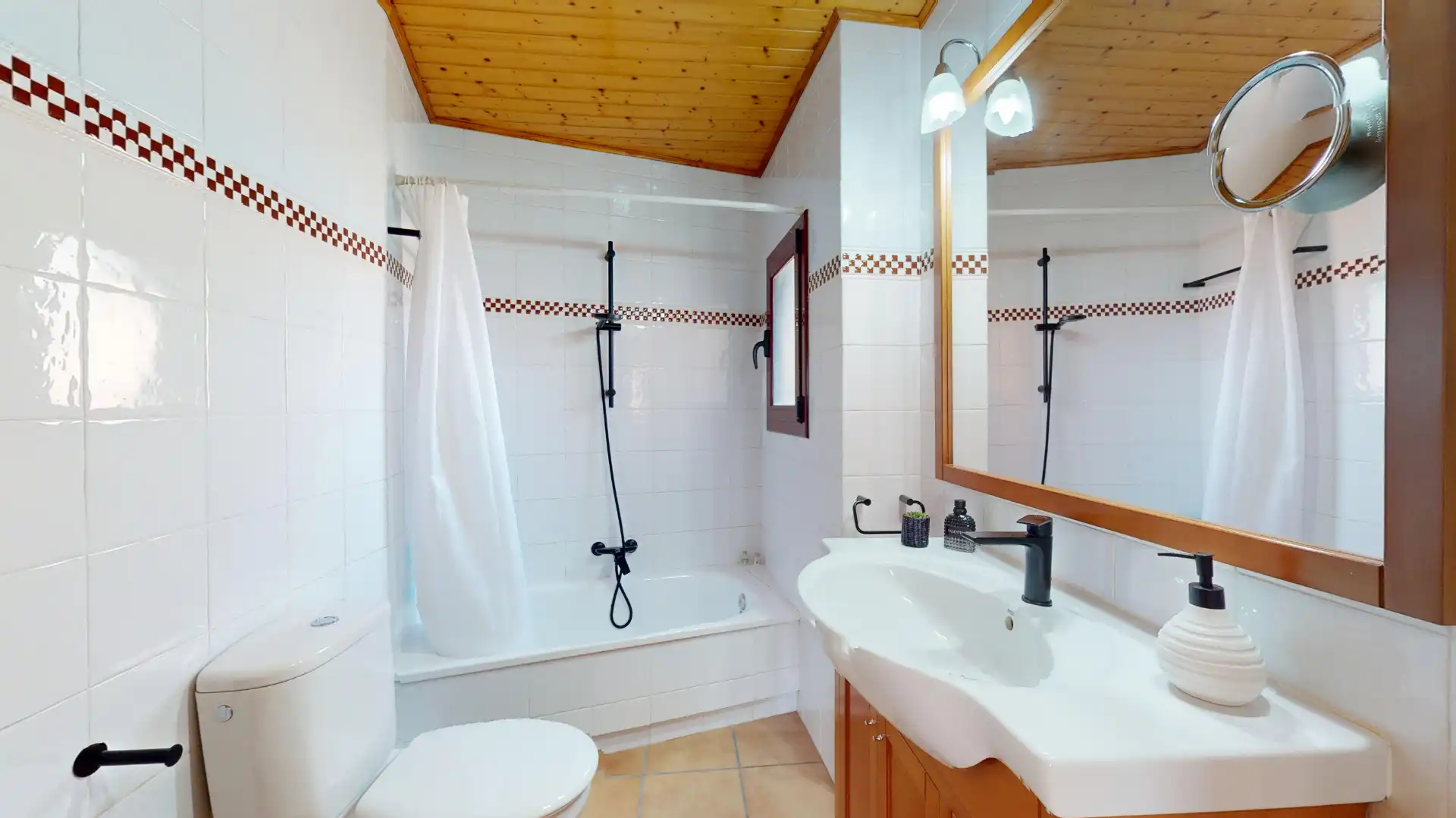 Baño de Piso en venta en Prades con Calefacción, Terraza y Horno