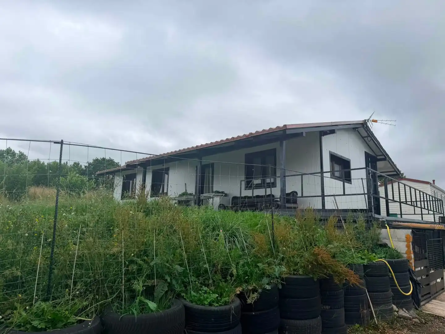 Vista exterior de Casa o xalet en venda en Cartes amb Aire condicionat, Calefacció i Jardí privat