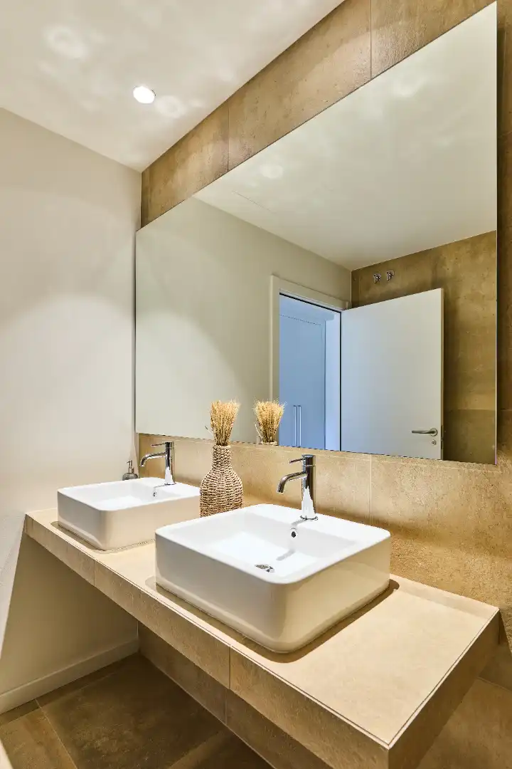 Badezimmer von Wohnung zum Verkauf in Begur mit Klimaanlage, Heizung und Privatgarten