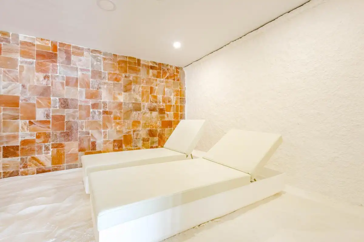 Erdgeschoss zum Verkauf in Fuengirola mit Heizung, Terrasse und Abstellraum