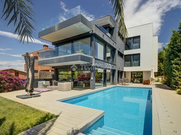 Casa con balcón en venta en Mira-sol