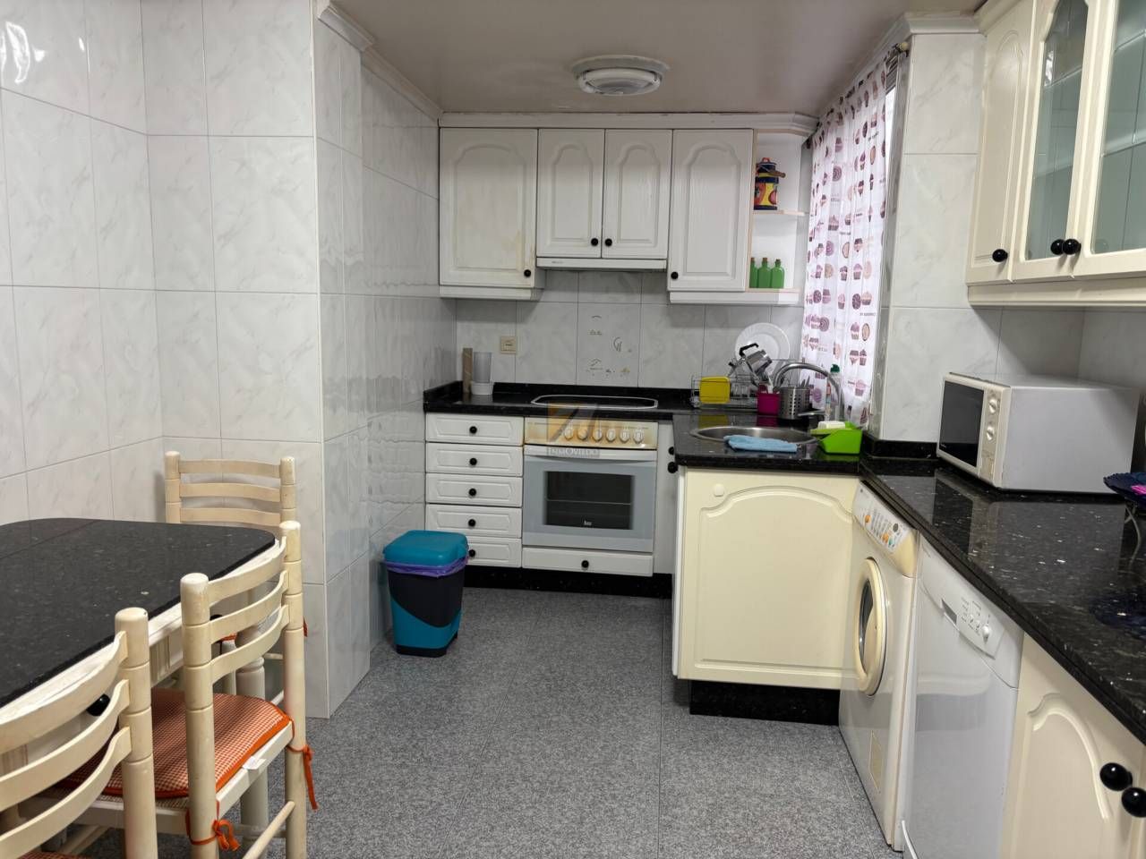 Cocina de Piso en venta en Oviedo  con Calefacción y Parquet