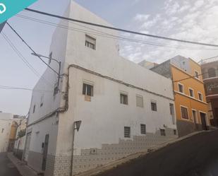 Vista exterior de Casa adosada en venda en Gáldar