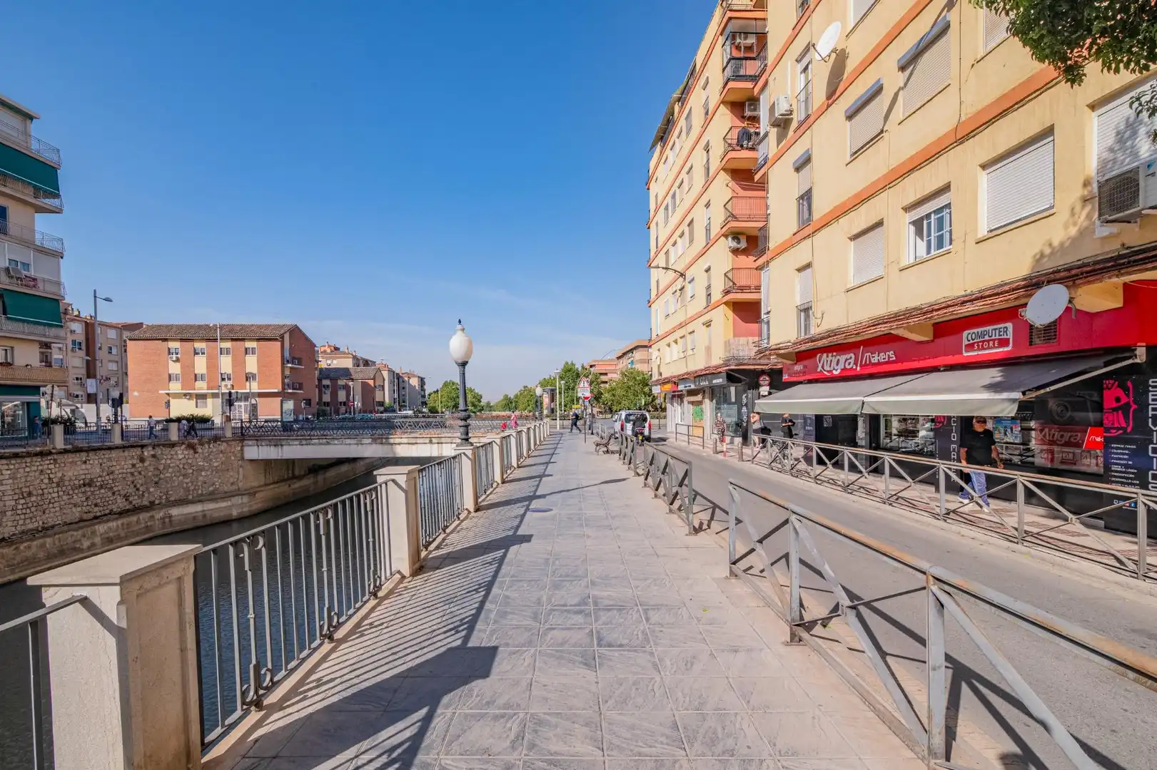 Vista exterior de Àtic en venda en Granada amb Aire condicionat i Terrassa