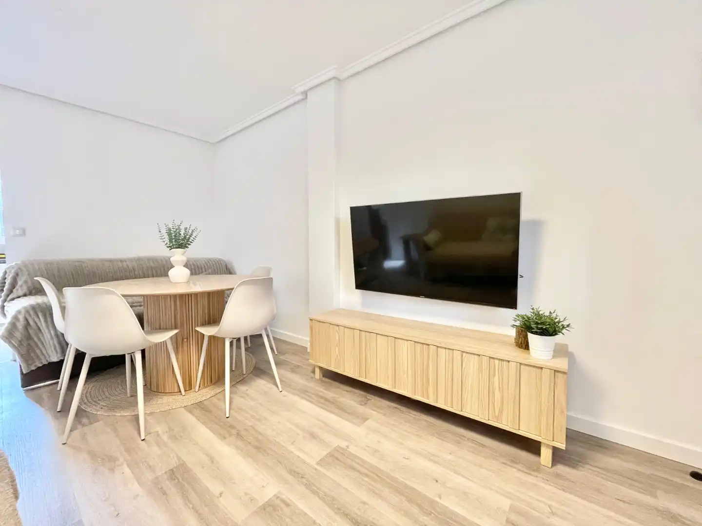 Living room of Ground floor for rent in Torrevieja  with Air Conditioner, Heating and Private garden