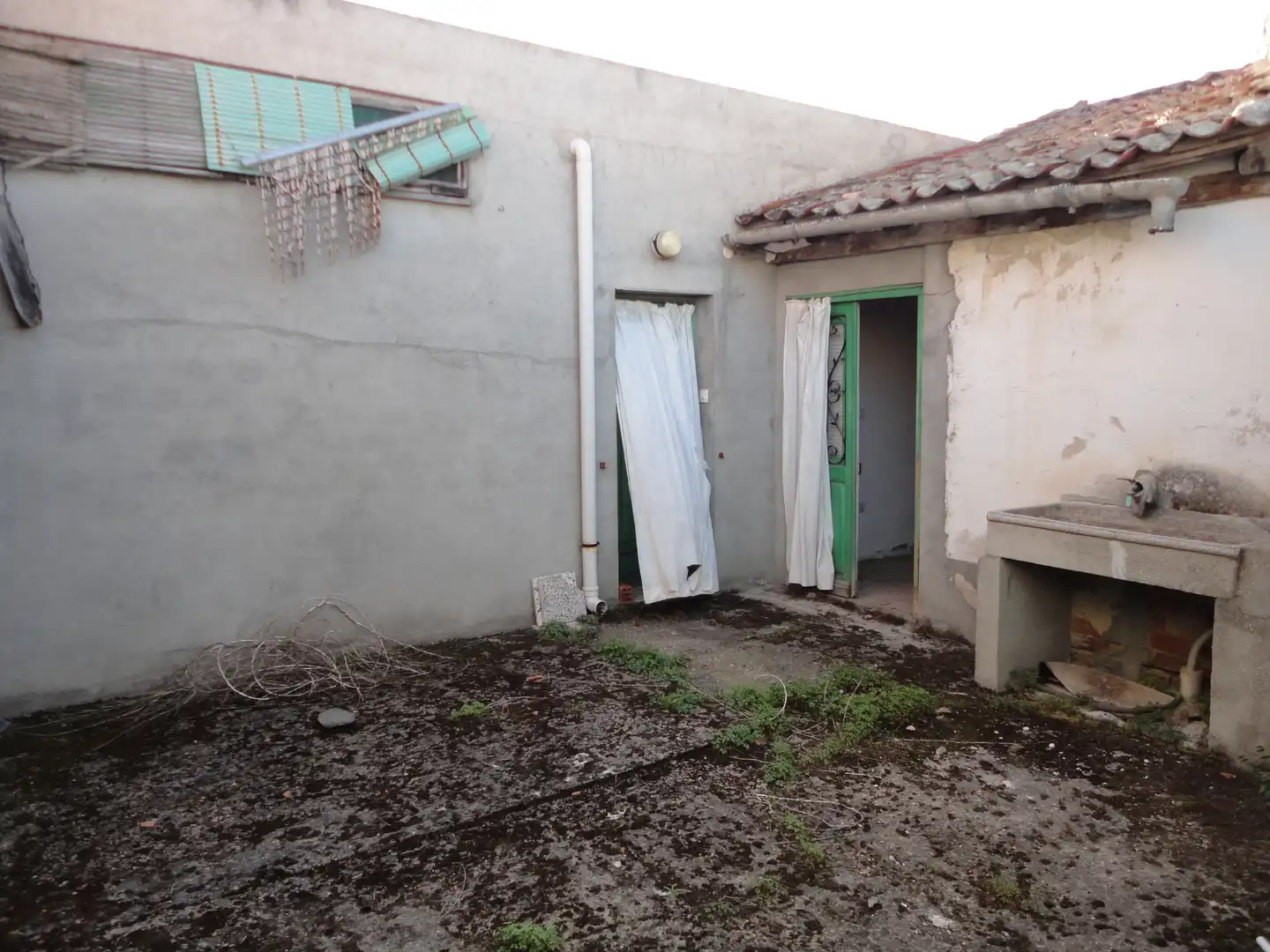 Vista exterior de Casa o xalet en venda en Bernardos amb Jardí privat, Terrassa i Piscina
