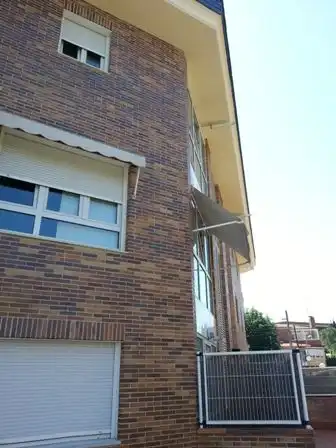 Vista exterior de Estudi de lloguer en Pozuelo de Alarcón amb Calefacció, Jardí privat i Parquet