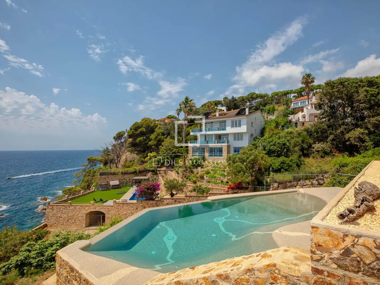 Vista exterior de Casa o xalet en venda en Lloret de Mar amb Aire condicionat, Jardí privat i Traster
