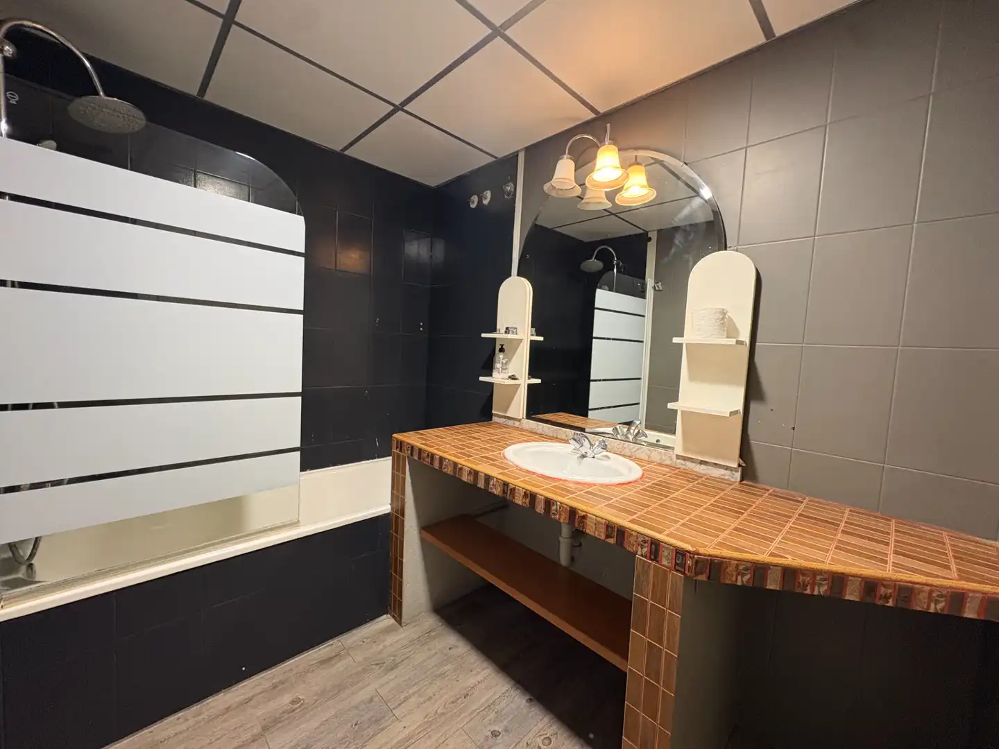Bany de Apartament en venda en Roses amb Aire condicionat, Terrassa i Balcó