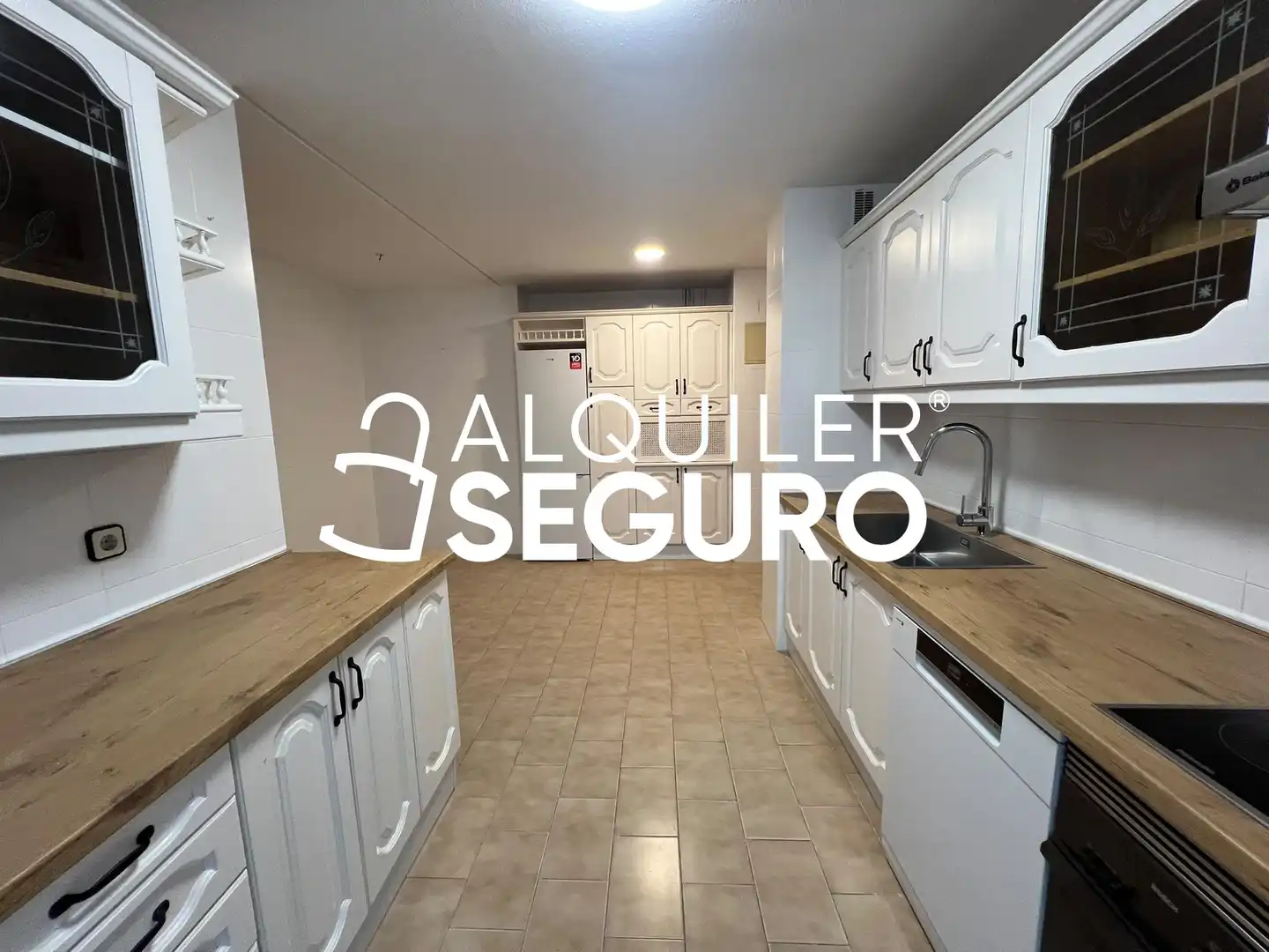 Cocina de Piso de alquiler en Fuencarral - El Pardo