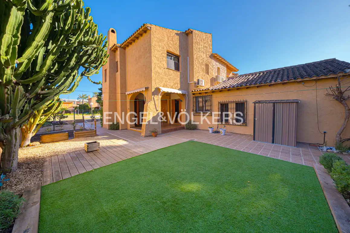 Terraza de Casa adosada en venta en Benidorm con Aire acondicionado, Jardín privado y Piscina comunitaria