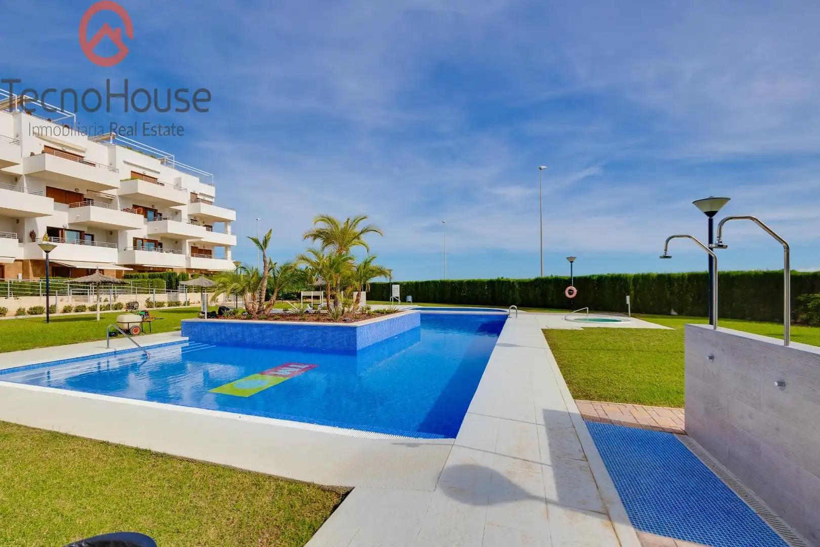 Piscina de Apartament en venda en Orihuela amb Aire condicionat, Calefacció i Jardí privat