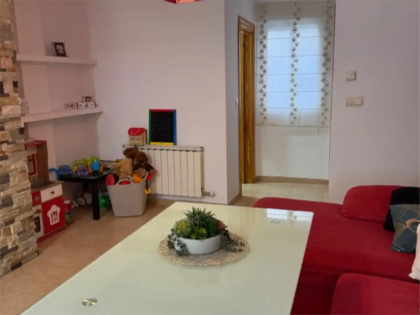 Sala d'estar de Casa adosada en venda en Alfacar amb Aire condicionat, Parquet i Piscina