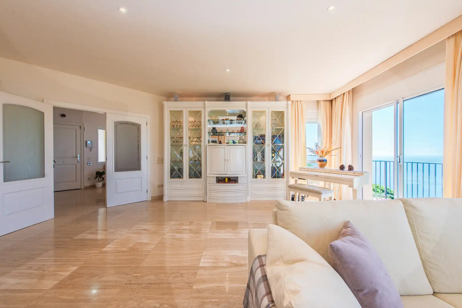 Sala d'estar de Casa o xalet en venda en Sant Feliu de Guíxols amb Aire condicionat, Calefacció i Jardí privat