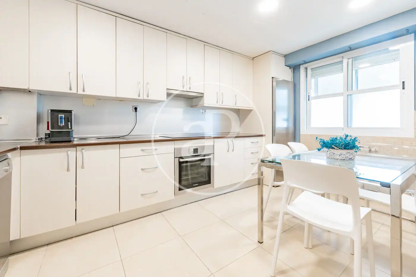 Cocina de Casa adosada en venta en Madrid con Aire acondicionado, Calefacción y Jardín privado