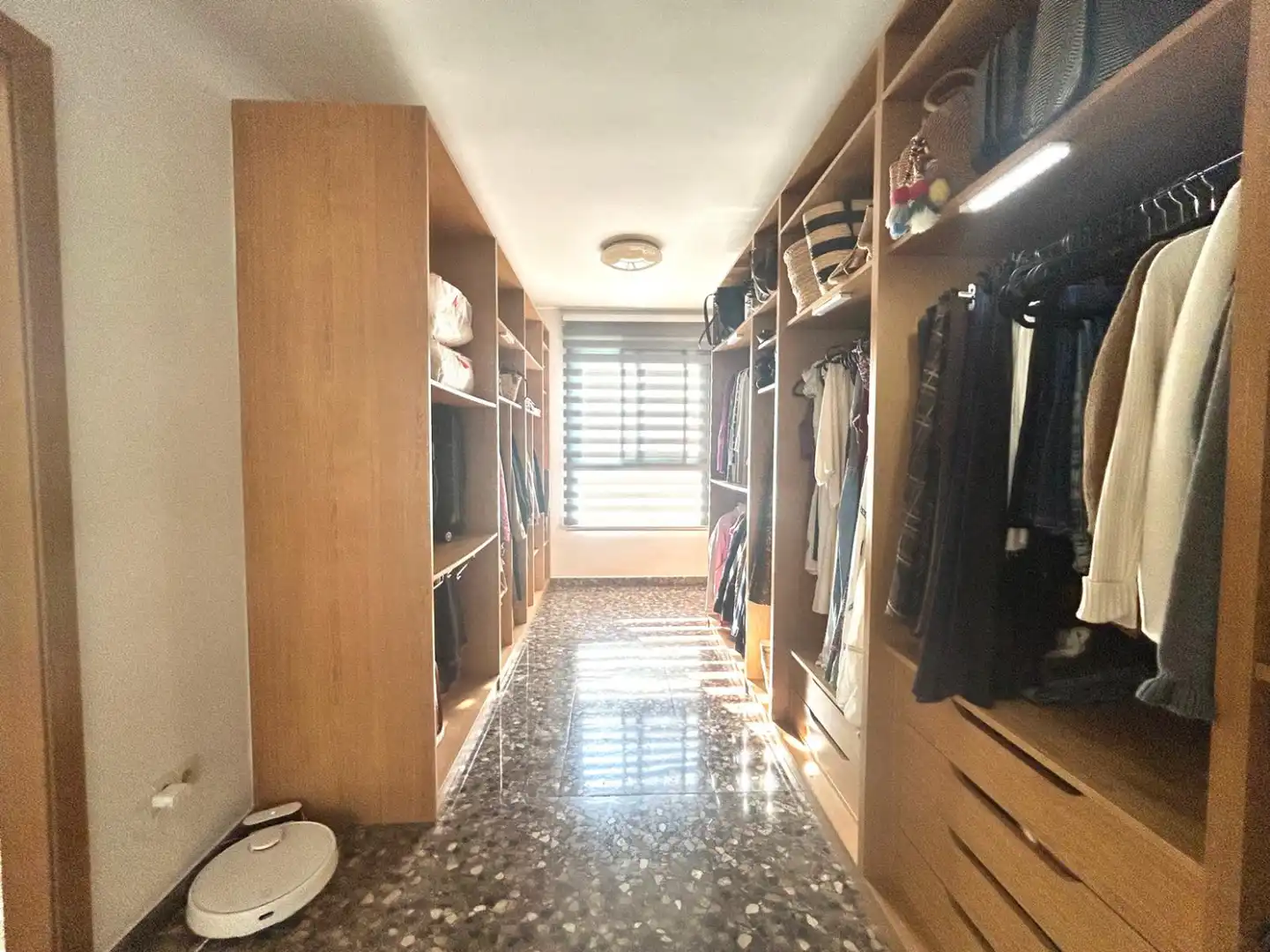 Flat for sale in Silla  with Air Conditioner, Storage room and Swimming Pool