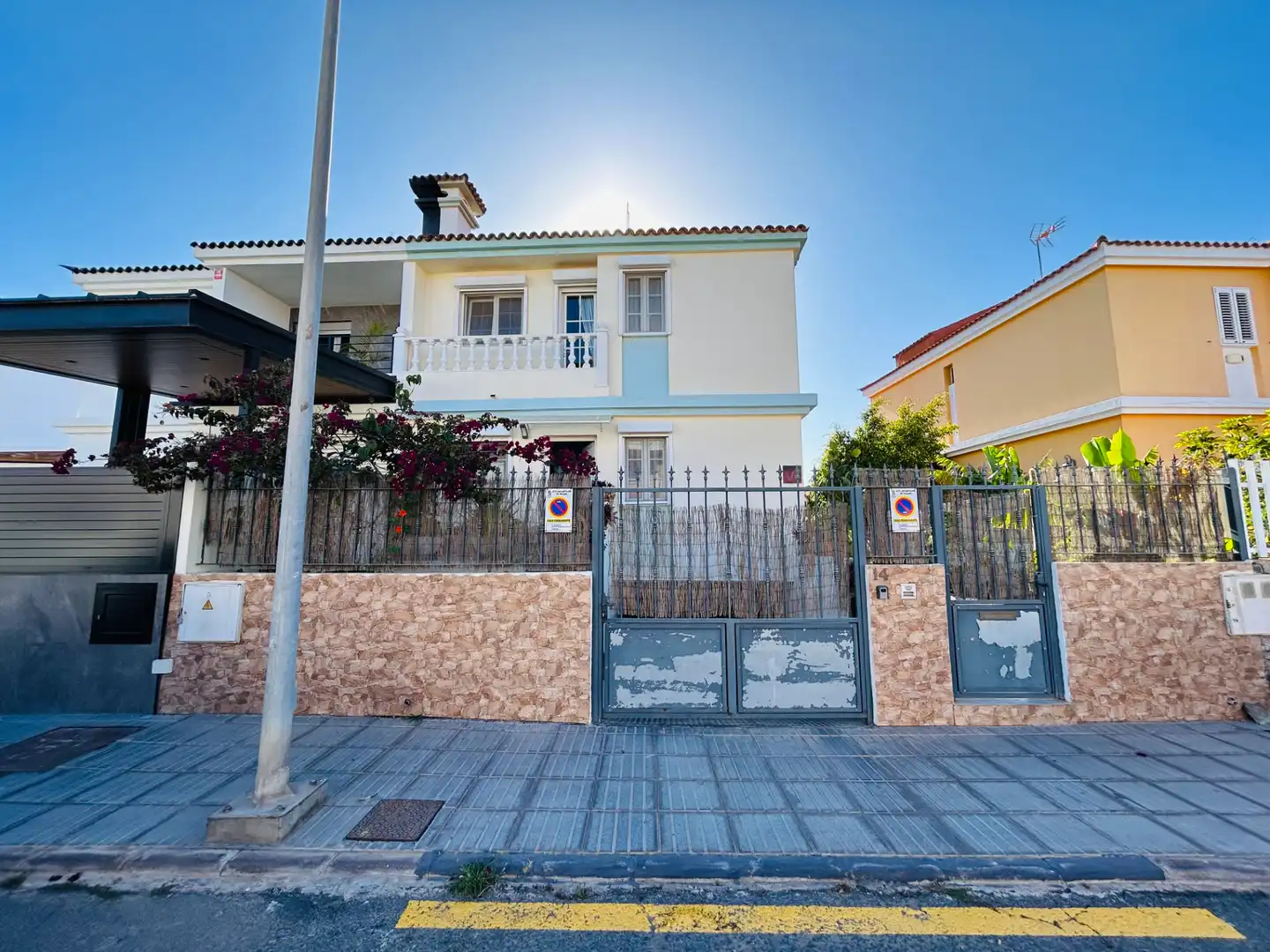 Vista exterior de Casa o chalet en venta en San Bartolomé de Tirajana con Aire acondicionado, Jardín privado y Terraza