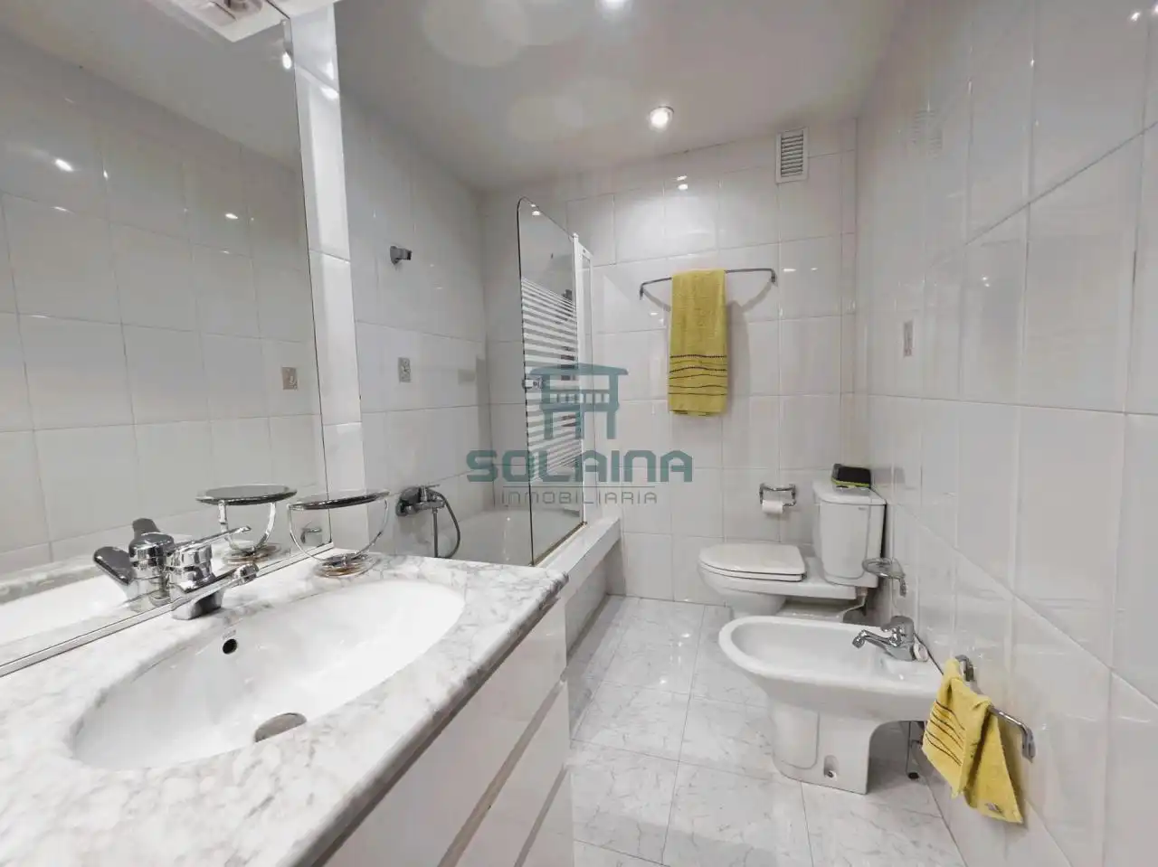 Bathroom of Detached homes for sale in Ourense Capital   with Heating, Private garden and Furnished