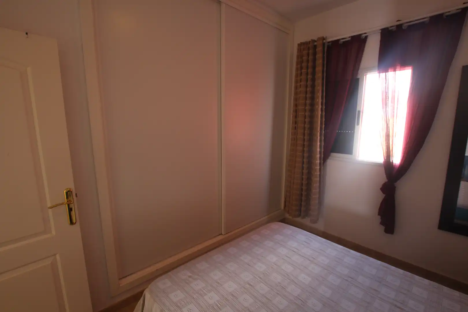 Schlafzimmer von Wohnung zum Verkauf in Arona mit Möbliert, Ofen und Waschmaschine