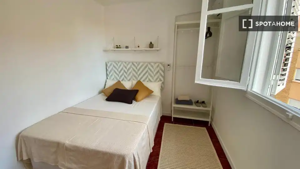 Room in Barrio de Benicalap