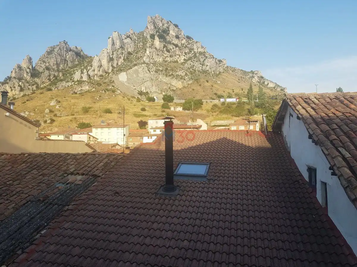 Vista exterior de Casa o xalet en venda en Pancorbo amb Calefacció, Terrassa i Traster
