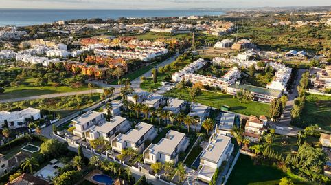 Villa contemporánea de 4 dormitorios en construcción con vistas panorámicas al mar en Bel Air, Estepona., imatge 2
