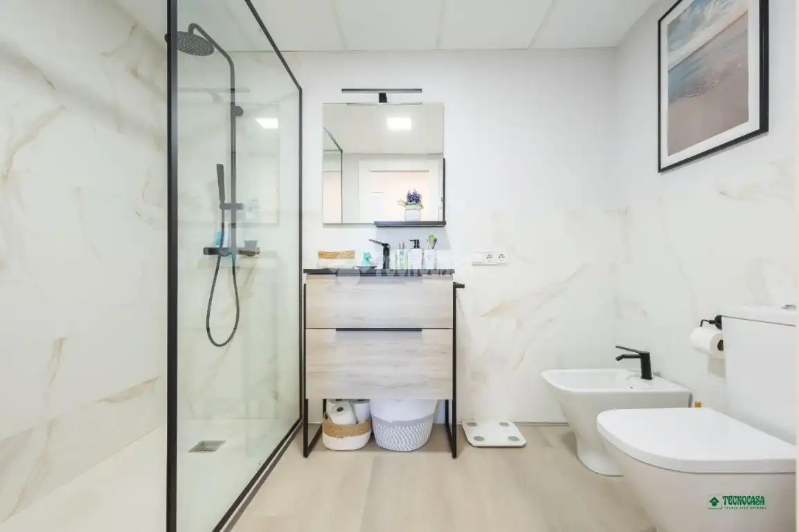 Badezimmer von Wohnung zum Verkauf in Almería