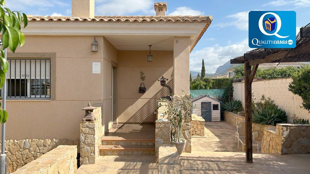 Vista exterior de Casa o chalet en venta en Busot con Calefacción, Terraza y Trastero