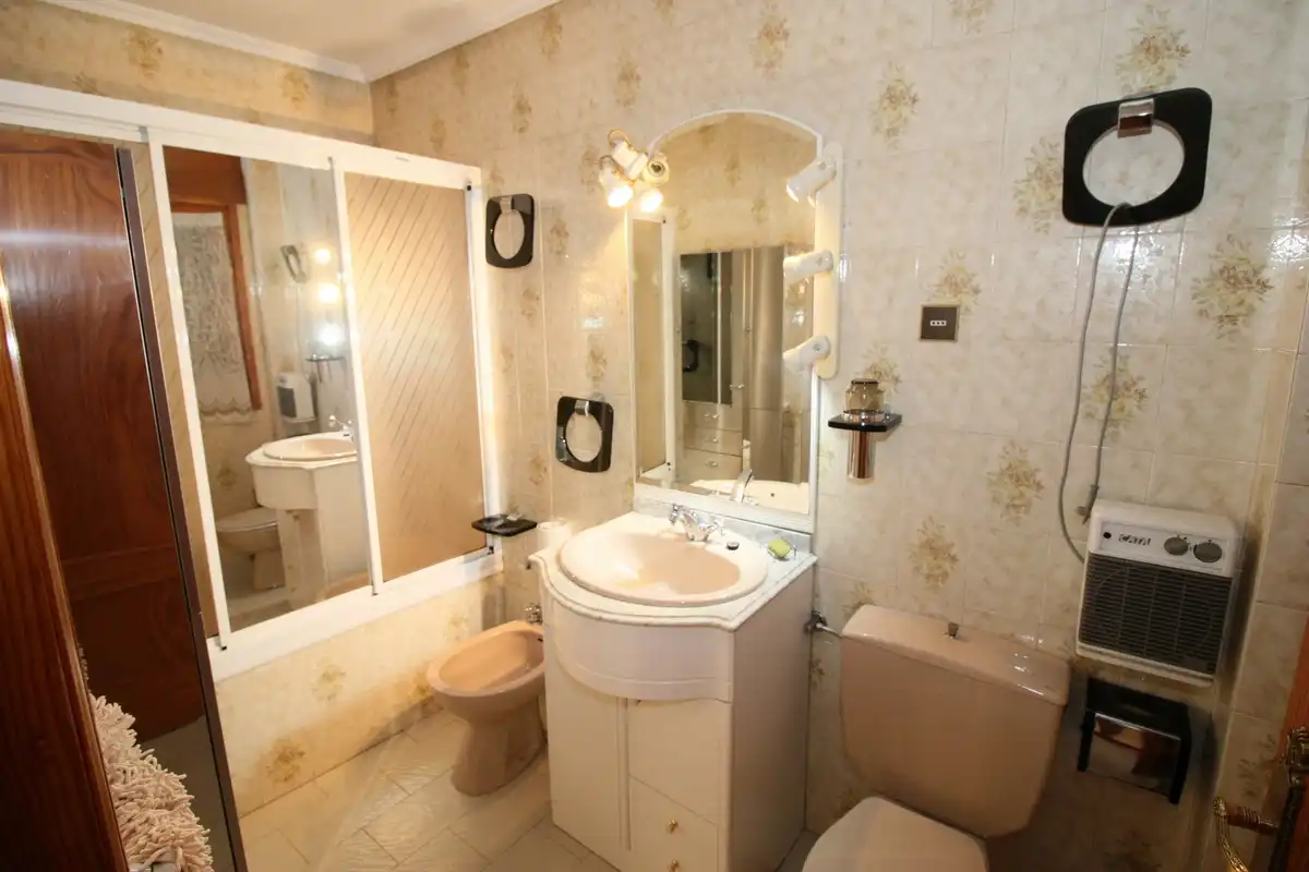 Baño de Piso en venta en Arenas de San Pedro con Calefacción, Terraza y Amueblado